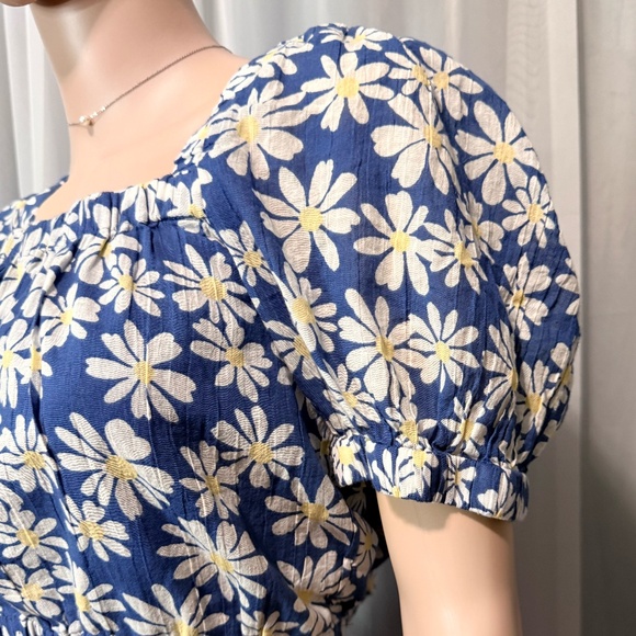 AMERICAN EAGLE OUTFITTERS Square Neck Cropped Daisy Top (Size S) - Picture 2 of 14